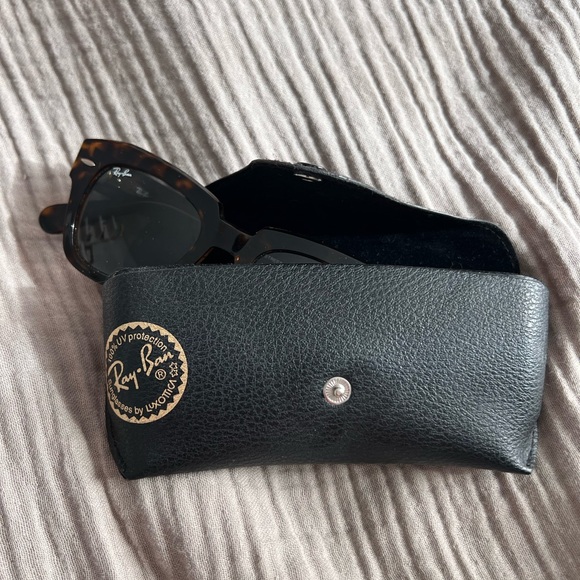 Ray-Ban Sunglasses - Picture 6 of 6